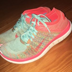 Nike flyknit tennis shoes